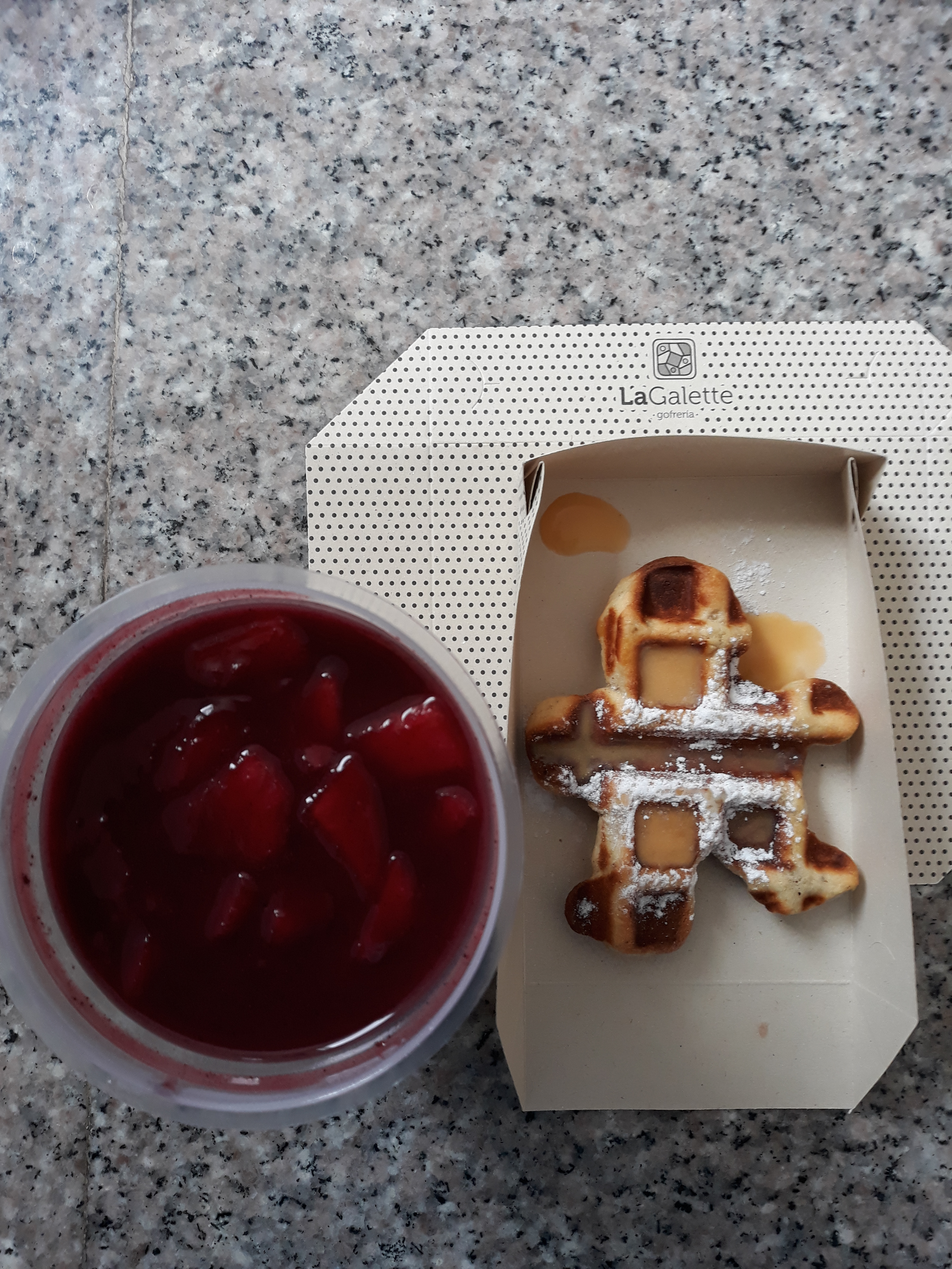 Colada morada y guagua A. Francesa